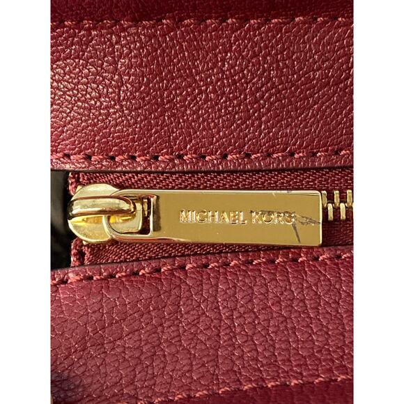 MICHAEL KORS, LARGE WINE LEATHER HANDBAG WITH LOCK CHARM. - Picture 10 of 16